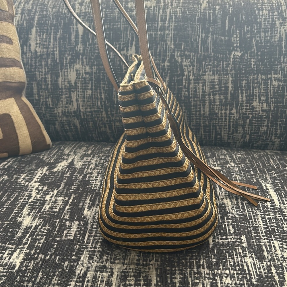 Eric Javits Tote - Picture 5 of 9